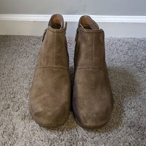 Dansko Women's SHIRLEY Taupe Suede Wedge Ankle